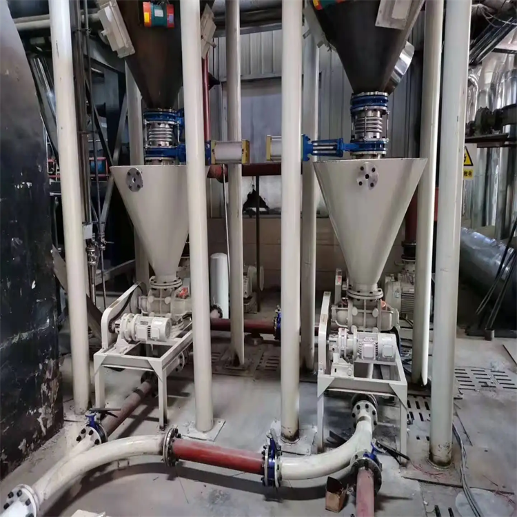 设计气力输送系统时，如何选择合适的正压或负压模式？